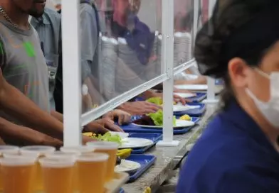 Após fechar o único Restaurante Popular da cidade, prefeitura de Florianópolis planeja dificultar a alimentação de pessoas em situação de rua